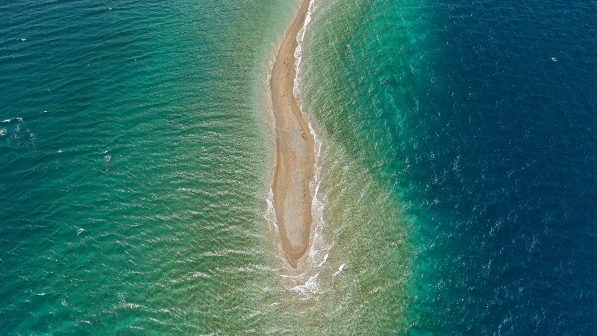 Green red sea