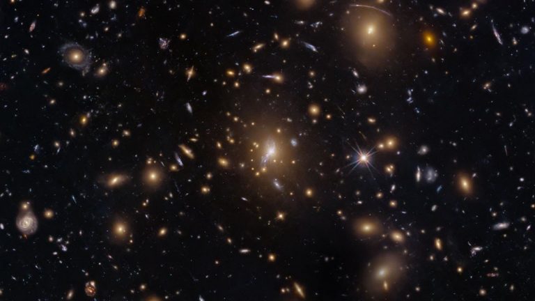 Hubble image of galaxy cluster MACS0329-0211