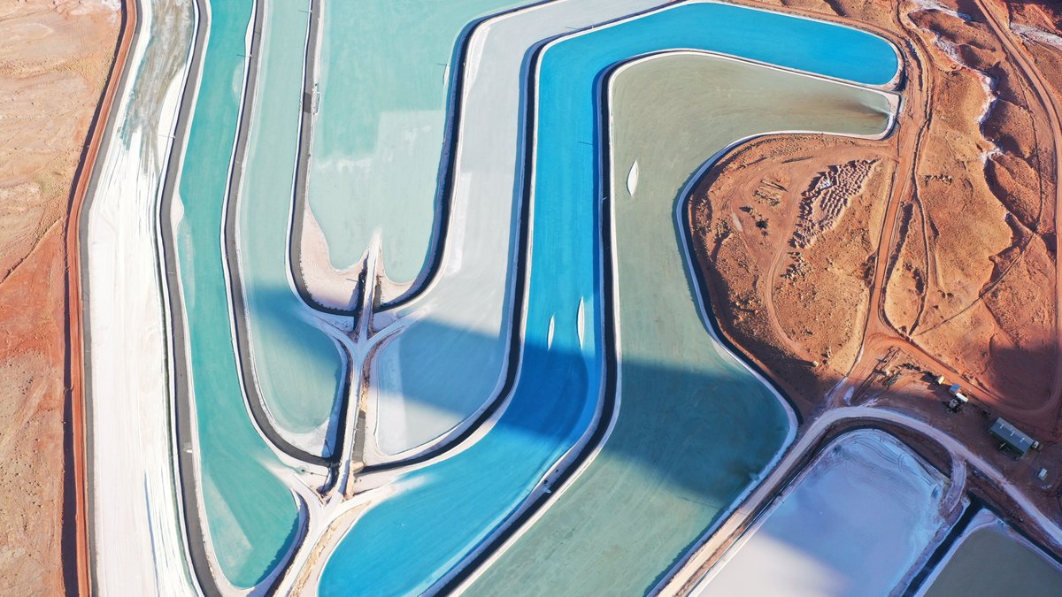Lithium evaporation ponds from above