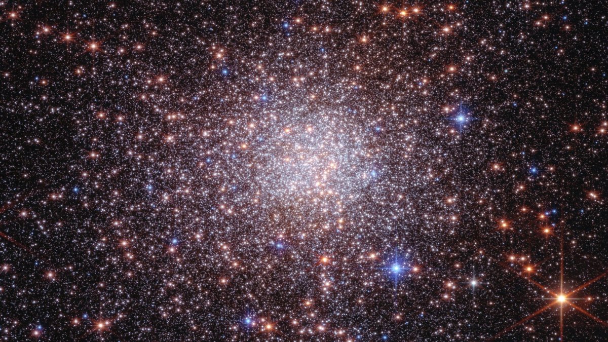 Bulge fossil fragment Terzan 5 (Webb and Hubble image)