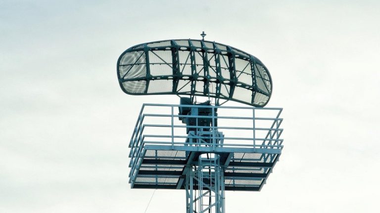 Military radar antenna
