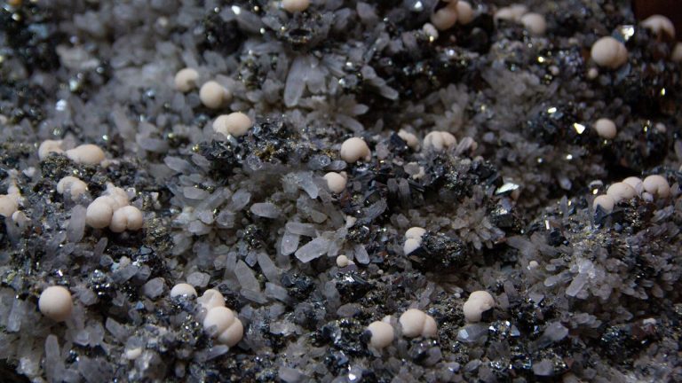 Mineral nanoparticles