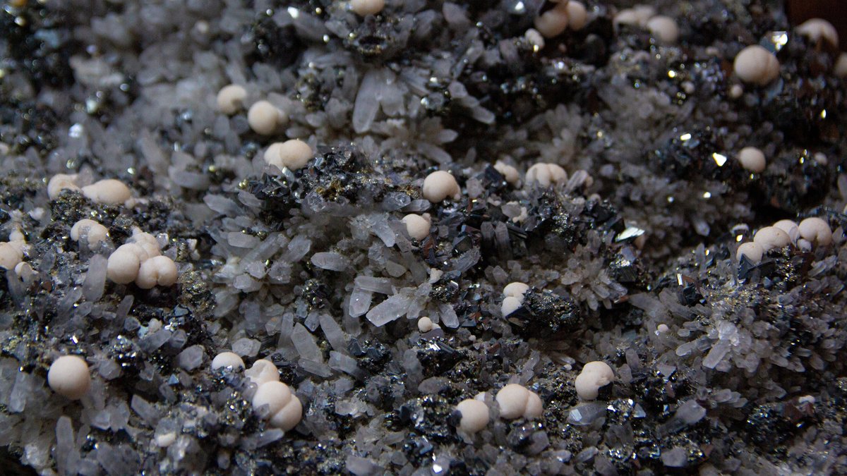 Mineral nanoparticles