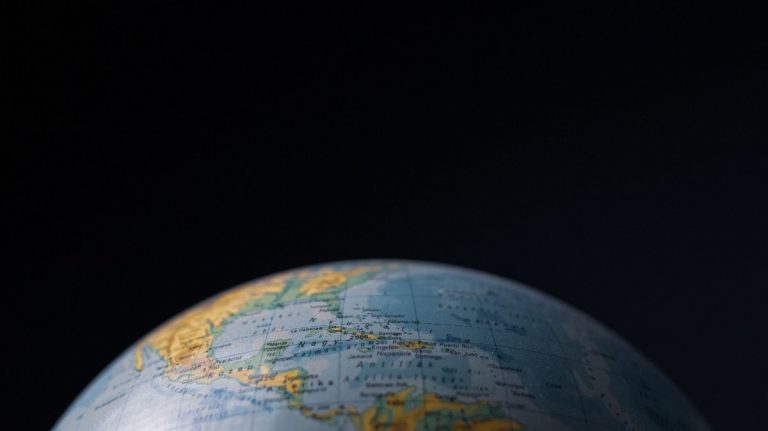 Globe centered on Central America between the Atlantic and Pacific oceans