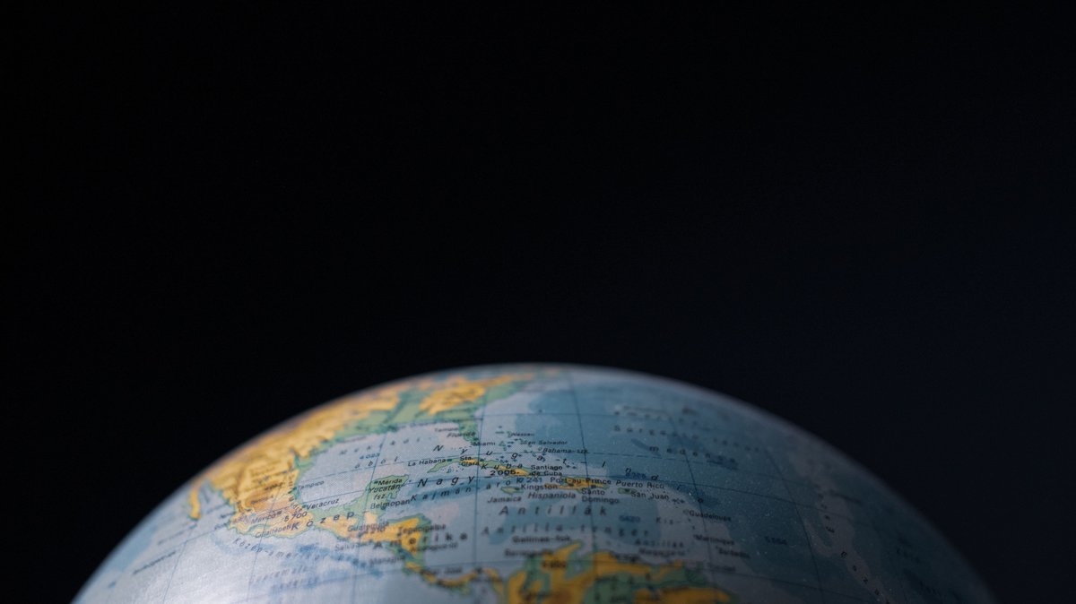 Globe centered on Central America between the Atlantic and Pacific oceans