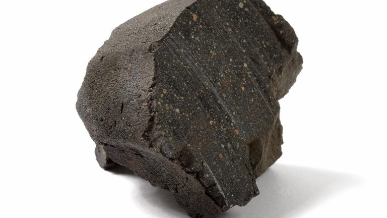 The Murchison meteorite fell in Australia in 1969, breaking into numerous fragments. It belongs to the carbonaceous chondrite group of meteorites. These meteorites are considered to be particularly pristine