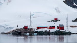 Antarctic research crew isolation
