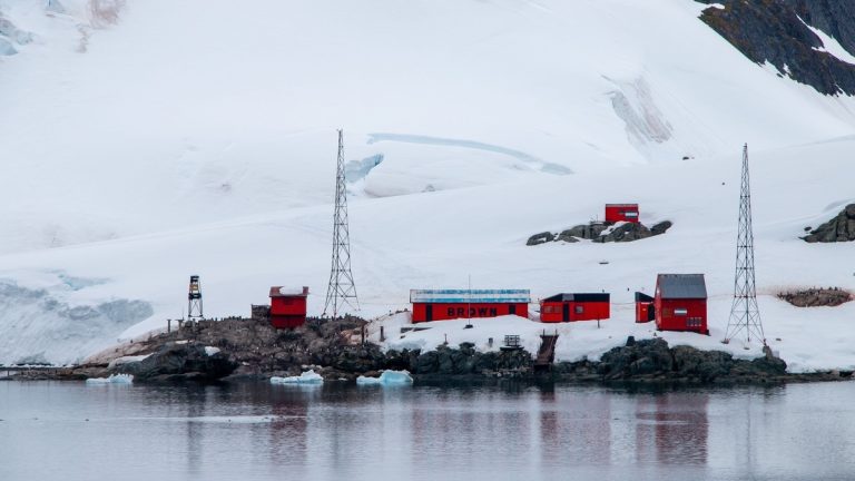 Antarctic research crew isolation