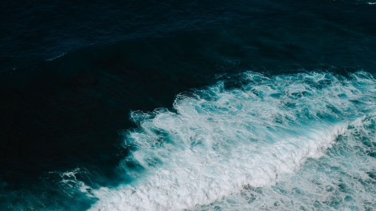 Aerial_ocean_wave_patterns