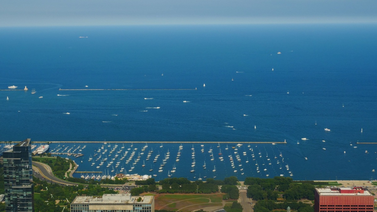 Aerial_view_of_lake_michigan_and_chicago