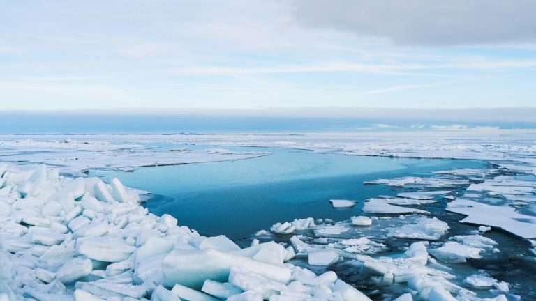 Arctic_ocean_sea_ice_and_open_water
