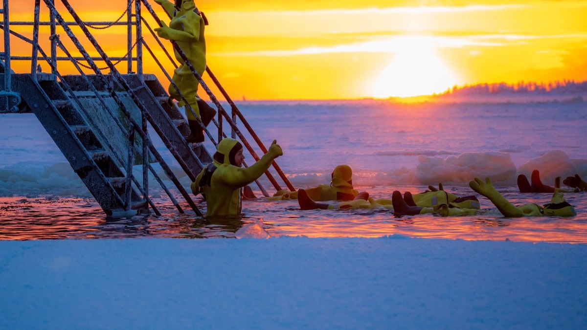 Ice water self rescue