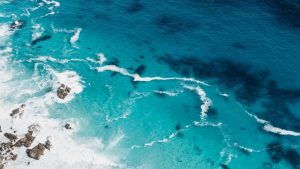 Blue_ocean_water_with_changing_oxygen