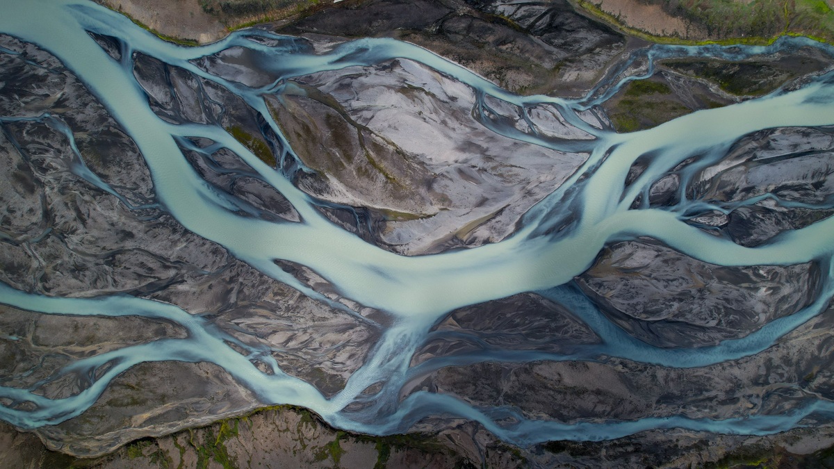 Braided_river_channels_seen_from_above