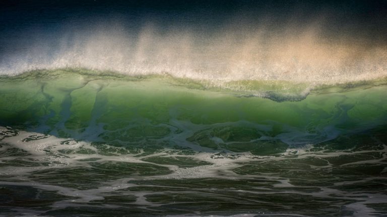 Breaking_green_ocean_wave