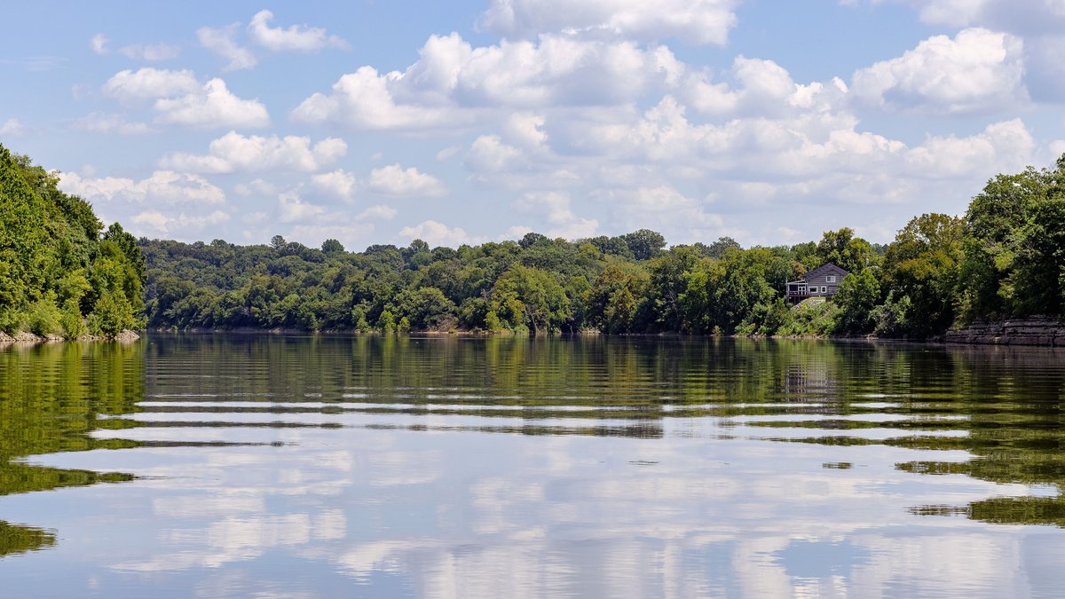 Tranquil view of a calm lake with reflective waters and green surroundings in Nashville, Tennessee
