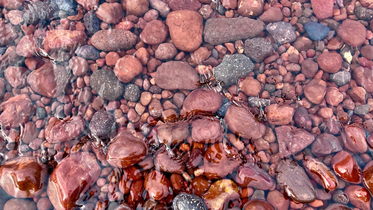 Colorful_lake_superior_beach_stones
