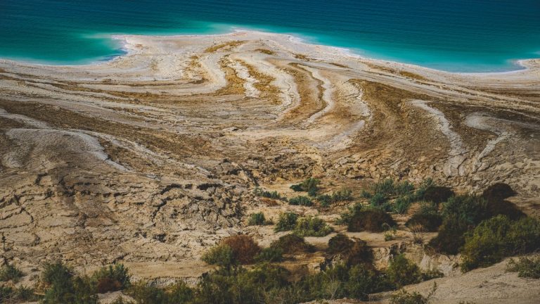 Dead_sea_coastline_aerial