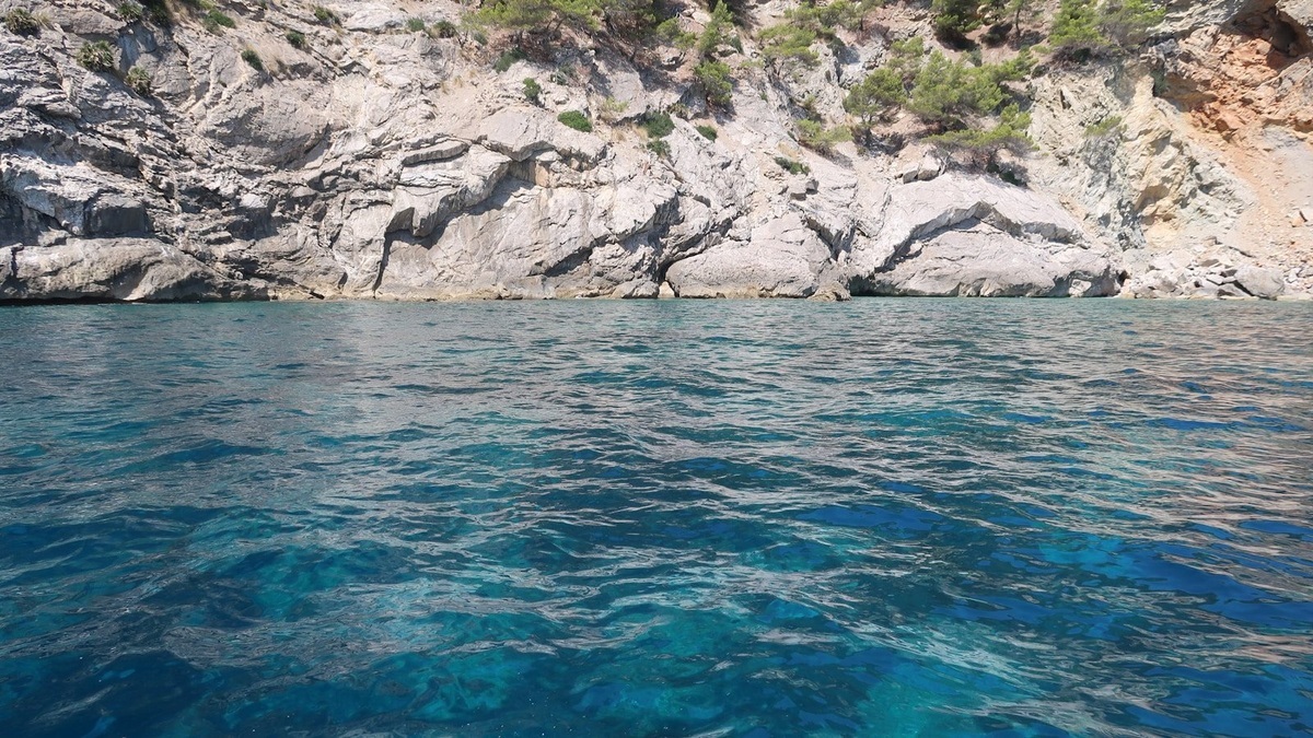 Deep_water_above_the_continental_slope