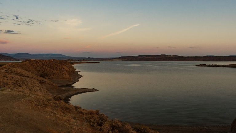 Desert_lake_landscape_for_new_mexico_lakes