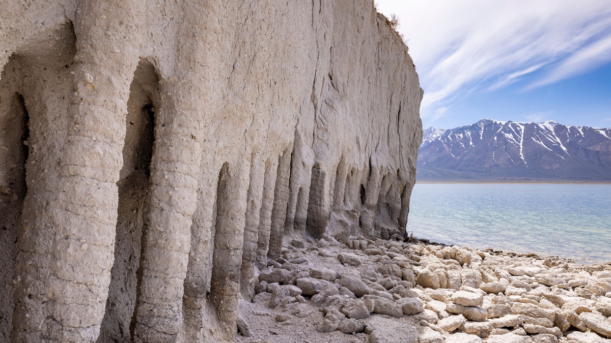 Eroded_limestone_lake_shoreline