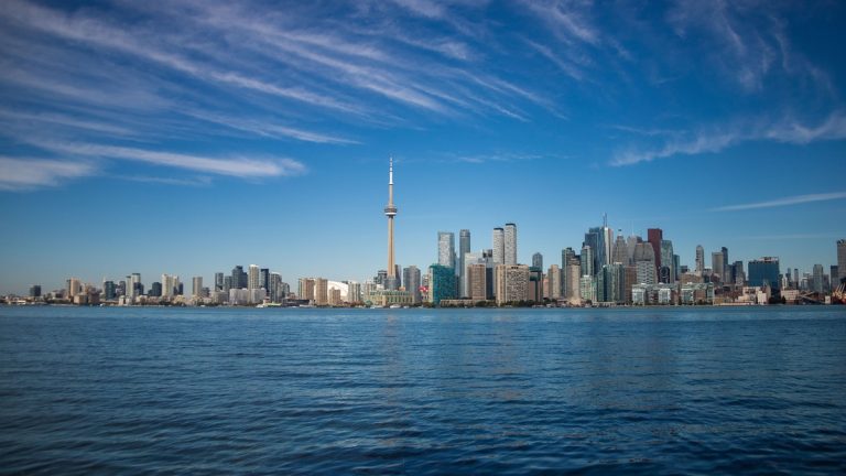 Lake_ontario_and_toronto
