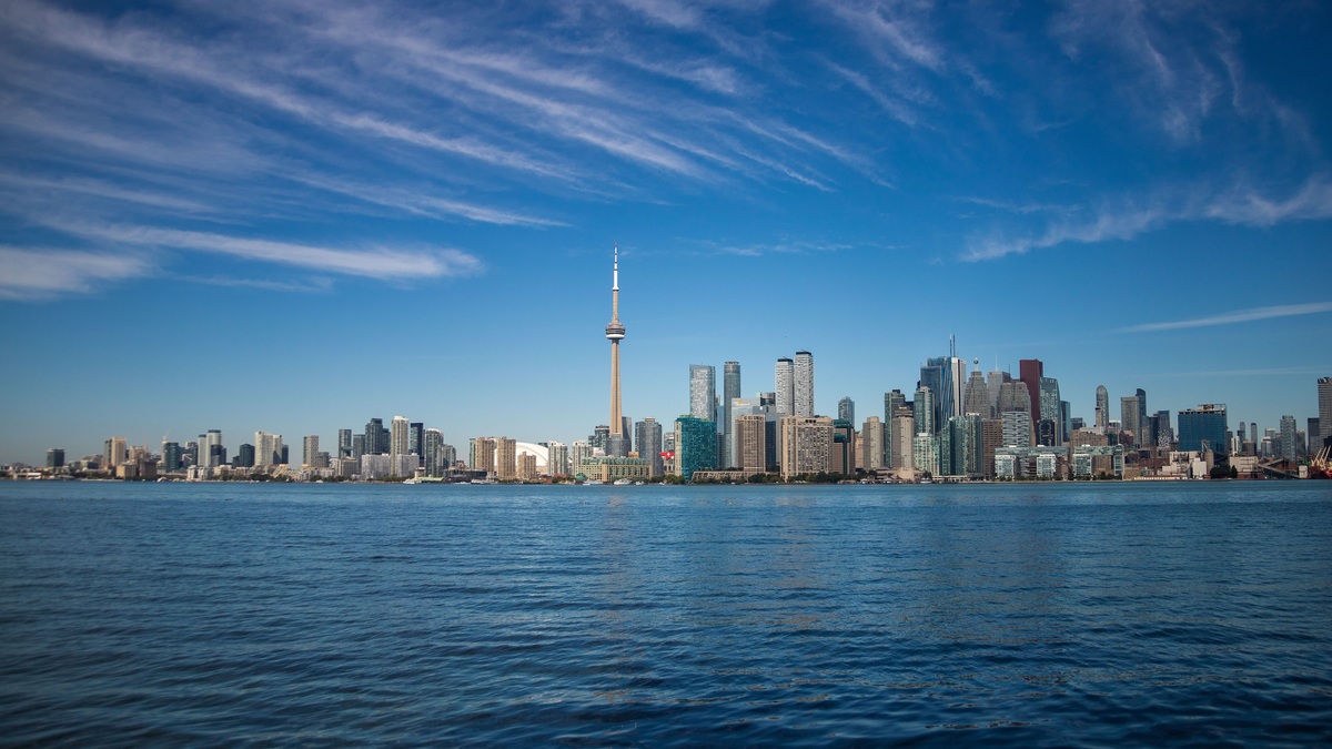 Lake_ontario_and_toronto