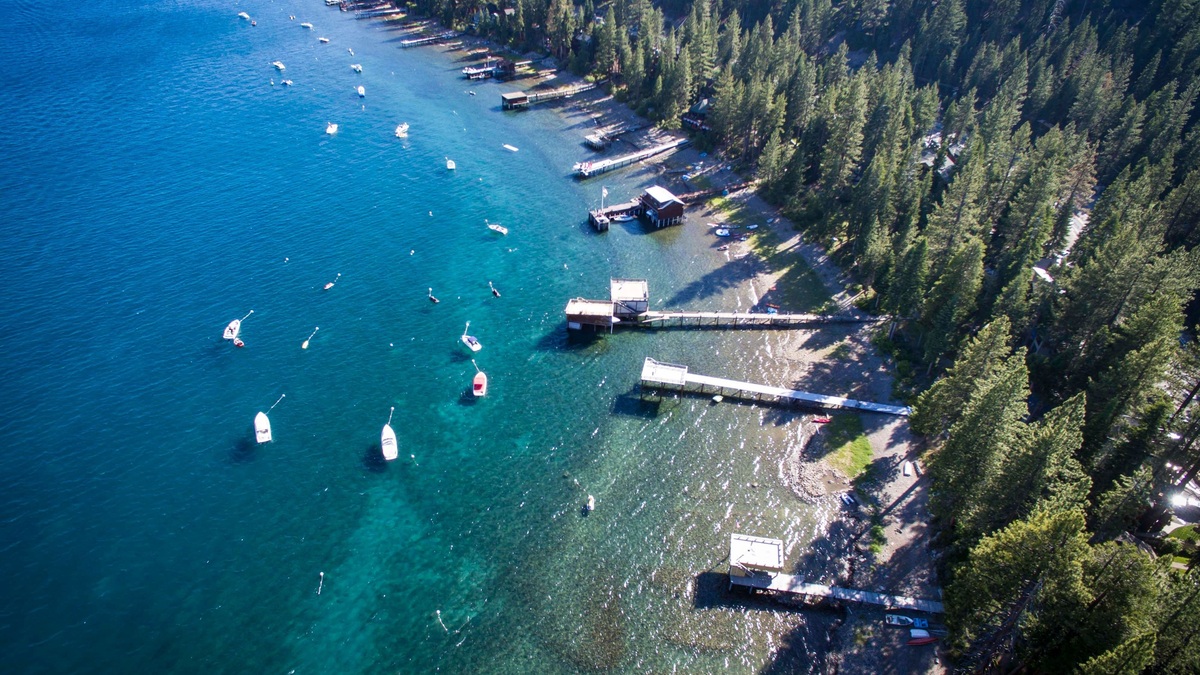 Lake_tahoe_aerial_shoreline