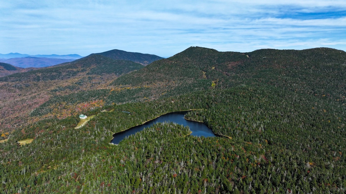 New_hampshire_mountain_lake