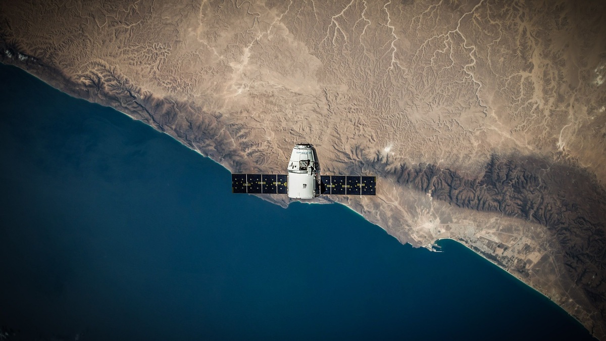 Satellite_above_an_ocean_coastline