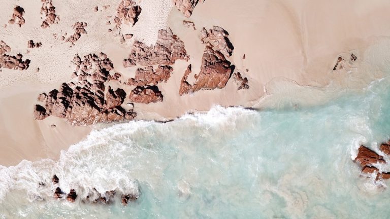 Shallow_coastal_water_meets_the_open_ocean