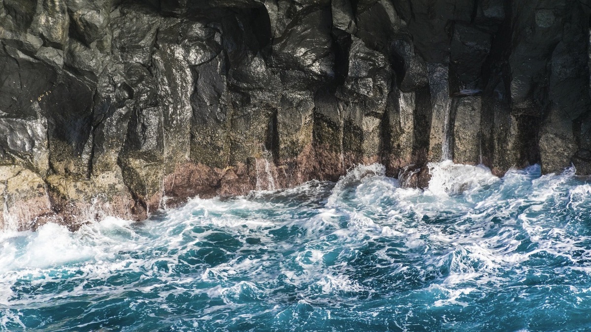 Steep_underwater_continental_slope