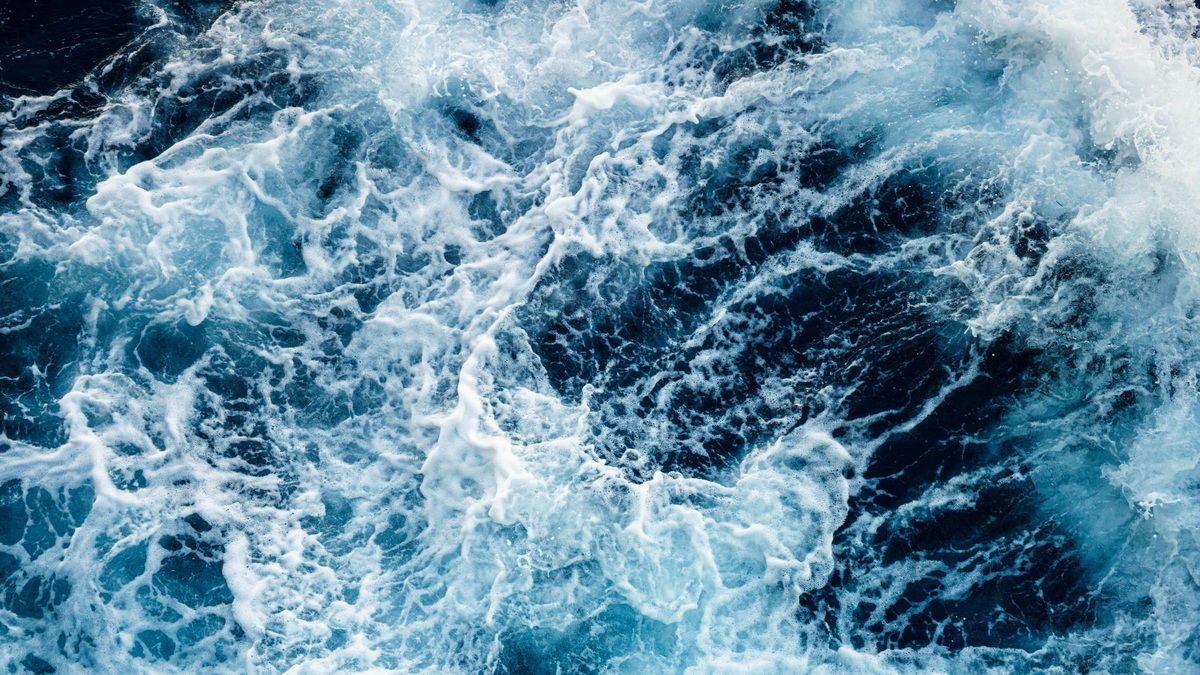 Swirling_ocean_water_and_surface_current