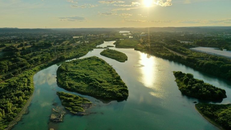 Tidal_river_channel_at_sunset