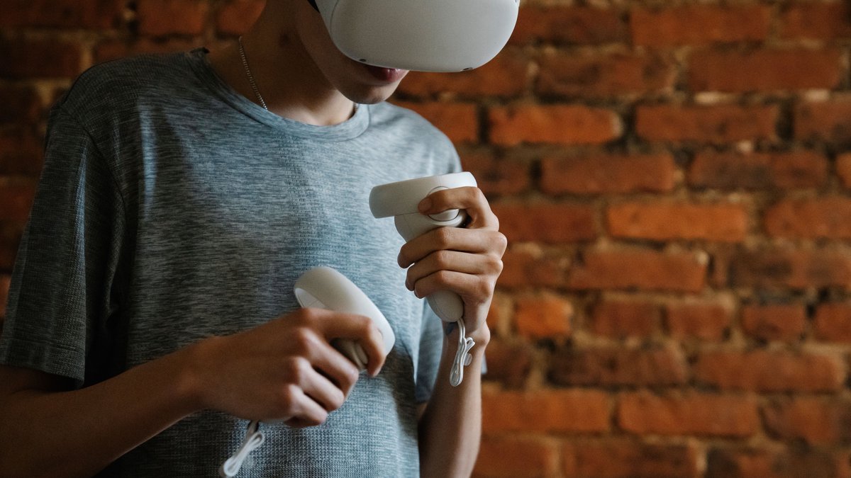 Virtual reality brain experiment