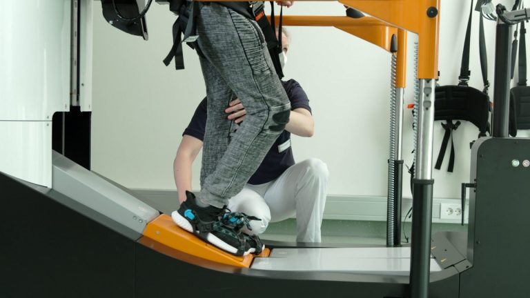 Walking treadmill mission simulation