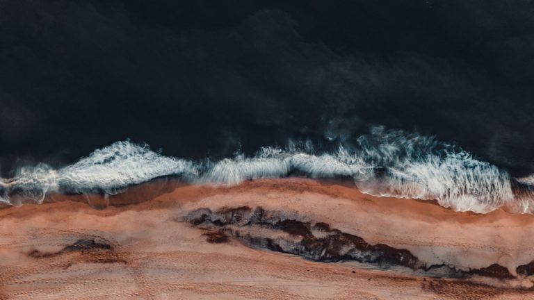 Wave_fronts_bending_along_coast