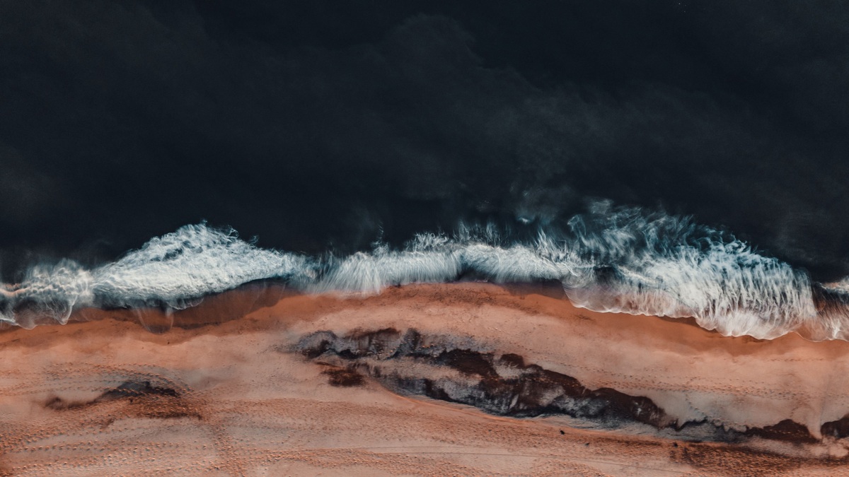 Wave_fronts_bending_along_coast