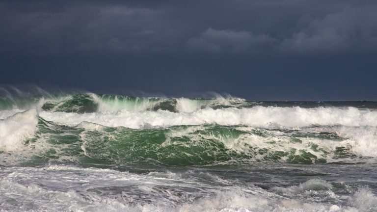 Wind_roughened_open_ocean