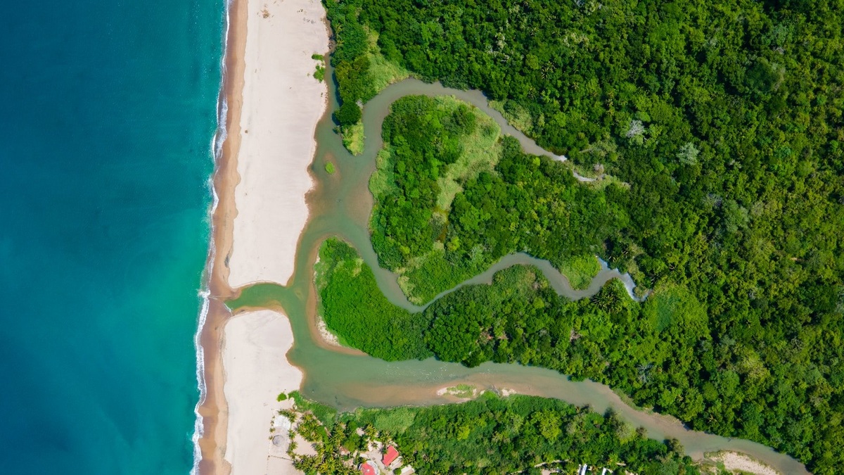 Winding_river_meeting_the_ocean