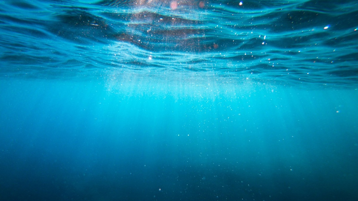 Clear_blue_seawater_containing_dissolved_elements