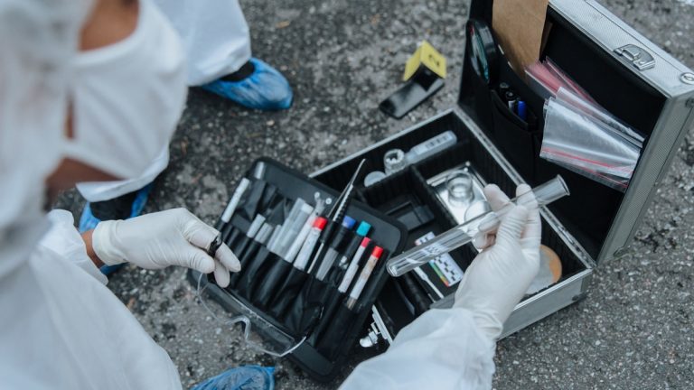 Forensic_scientist_examining_environmental_evidence